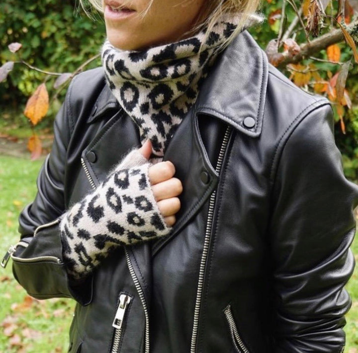 Cashmere outlet leopard print snood & wrist warmers